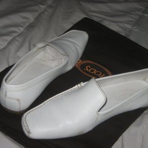 TOD'S WHITE LEATHER LOAFERS